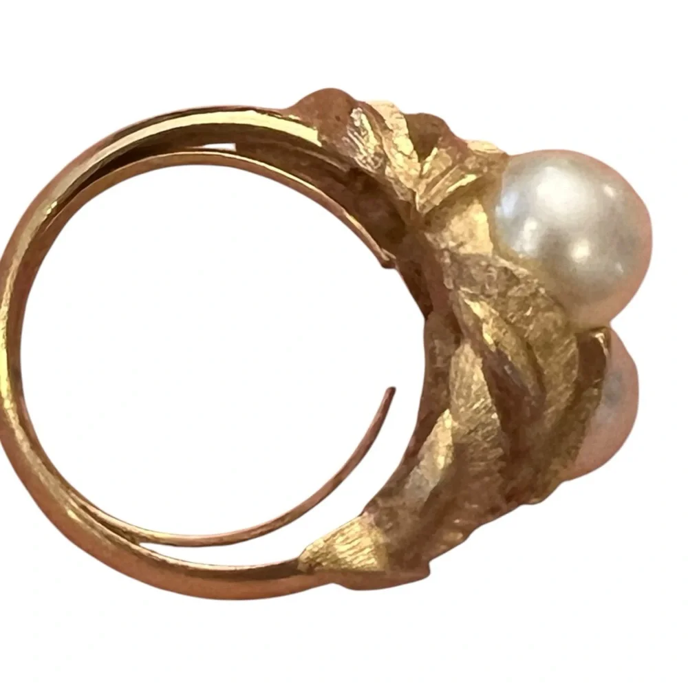 AVON Matte Textured Gold Tone‎ 2 Faux Pearl Ring Vintage Size 4.25-5.25 Classic